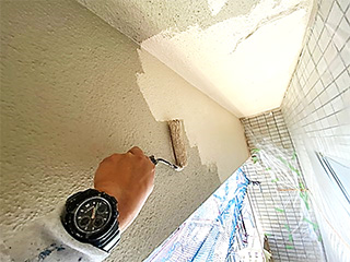 天井と内壁の下塗り