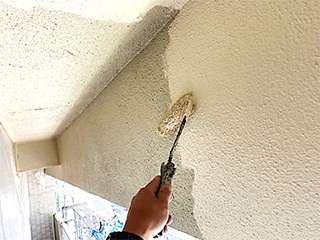 天井と内壁の下塗り